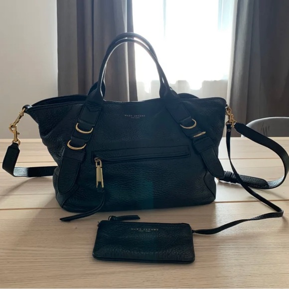 Marc Jacobs Handbags - Marc Jacobs crossbody bag